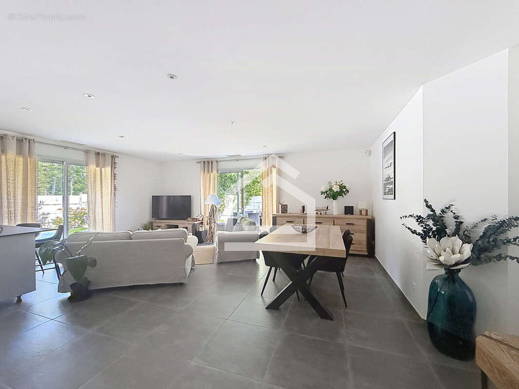 Saint Aubin de Médoc - Exclusivité - Maison avec trois chambres et garage dans un environnement privilégié - photo 3