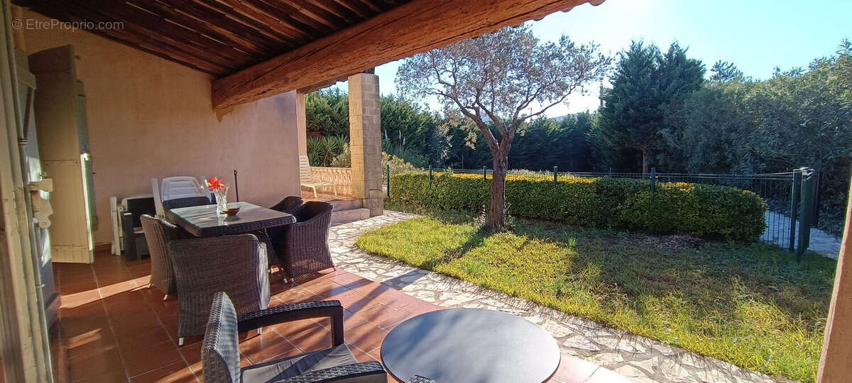 ** MAISON de Plain-pied ** Terrasses & Piscine ** Dépendances ** Garage & Stationnements ** - photo 3