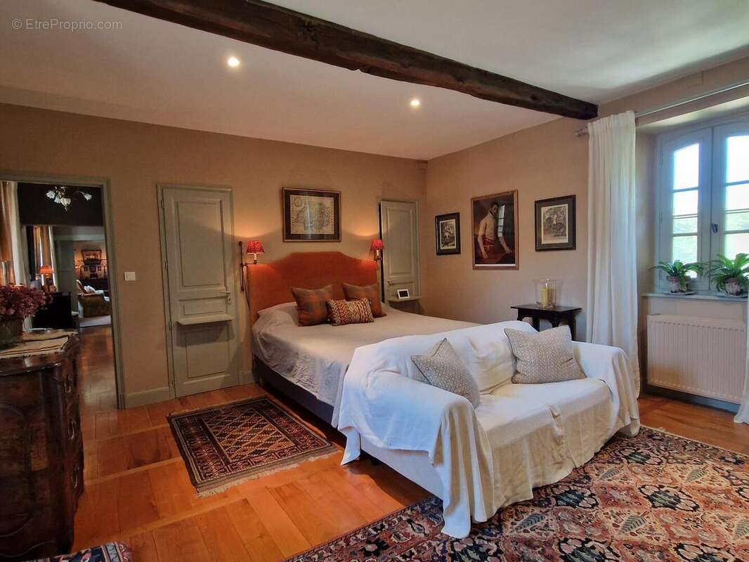 Demeure de charme avec Patio, piscine, tour au toit de lauze et jardin bucolique. - photo 14