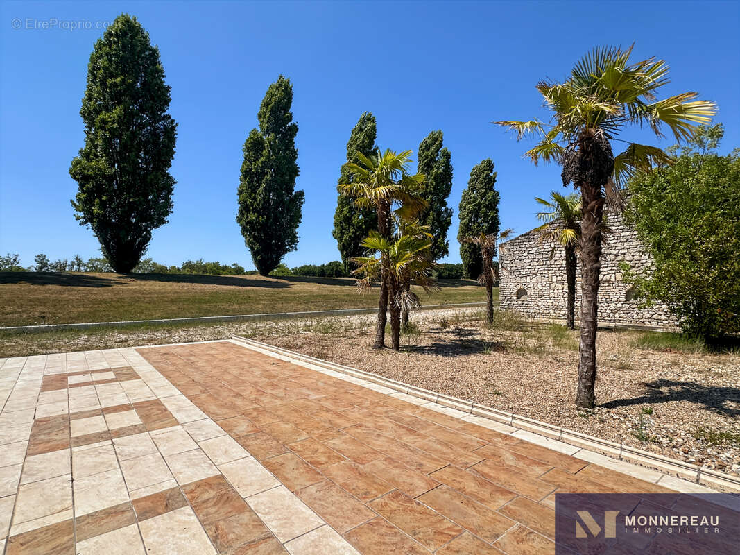 Demeure en pierre avec parc et grand terrain - photo 23