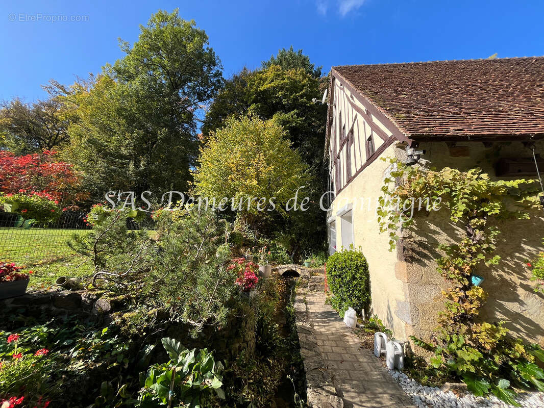 Maison à SURY-EN-VAUX