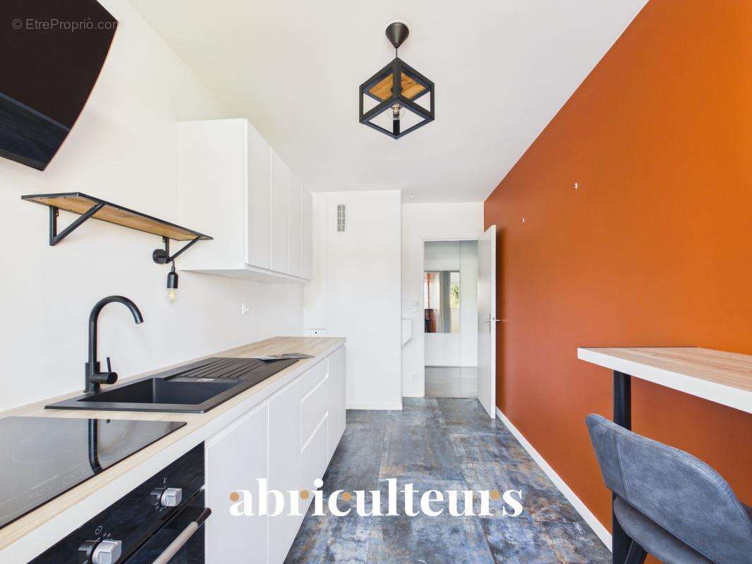 Appartement traversant avec loggia, parking et cave en vente au Plessis-Bouchard 95130 - photo 8