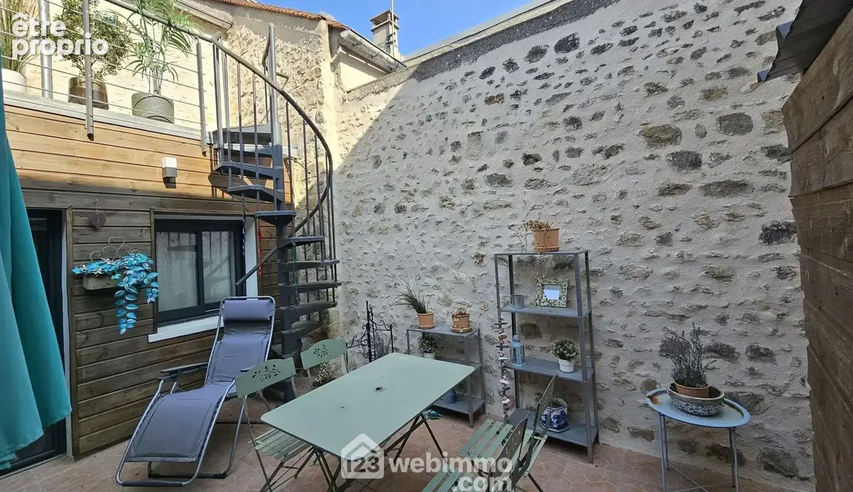 Venez découvrir cette belle maison au coeur de Milly-la-Forêt.