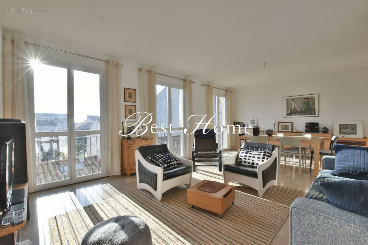 A vendre Appartement rénové de type 3 proche Maison Carrée avec ascenseur parking et cave - photo 2