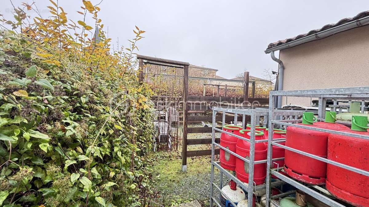 Commerce à SAINT-GEORGES-DE-NOISNE