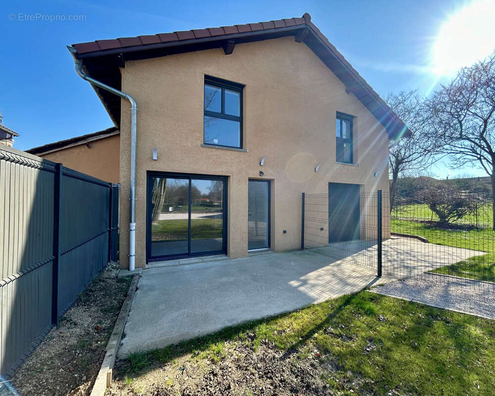 Maison à CONDEISSIAT