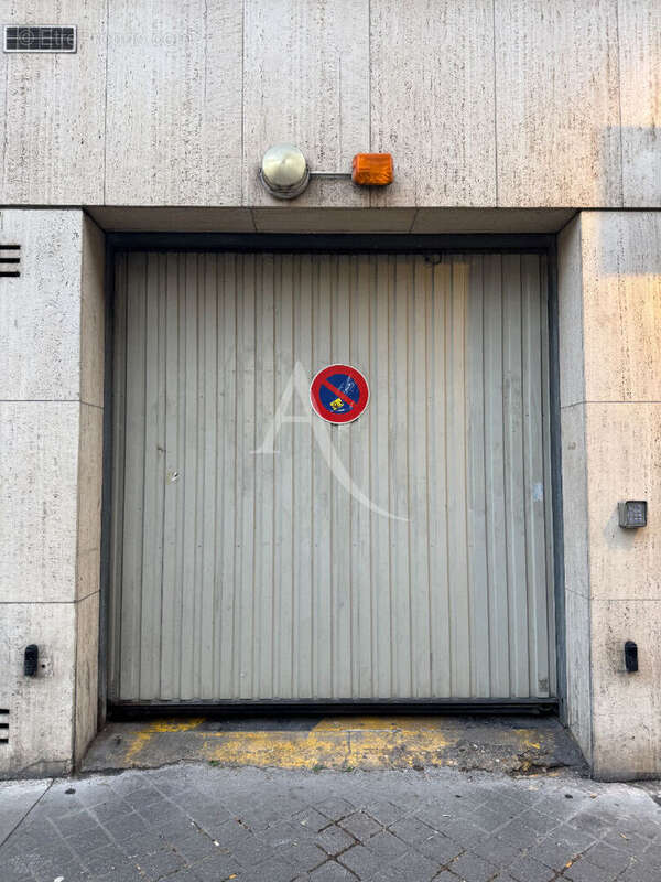 Parking à PARIS-12E