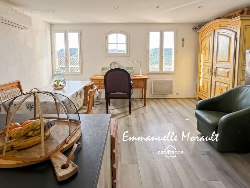 Appartement à BAGNOLS-EN-FORET