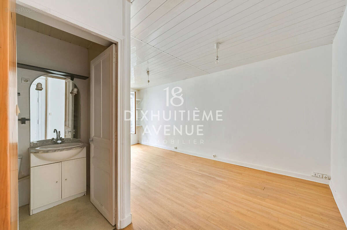 Appartement à PARIS-18E