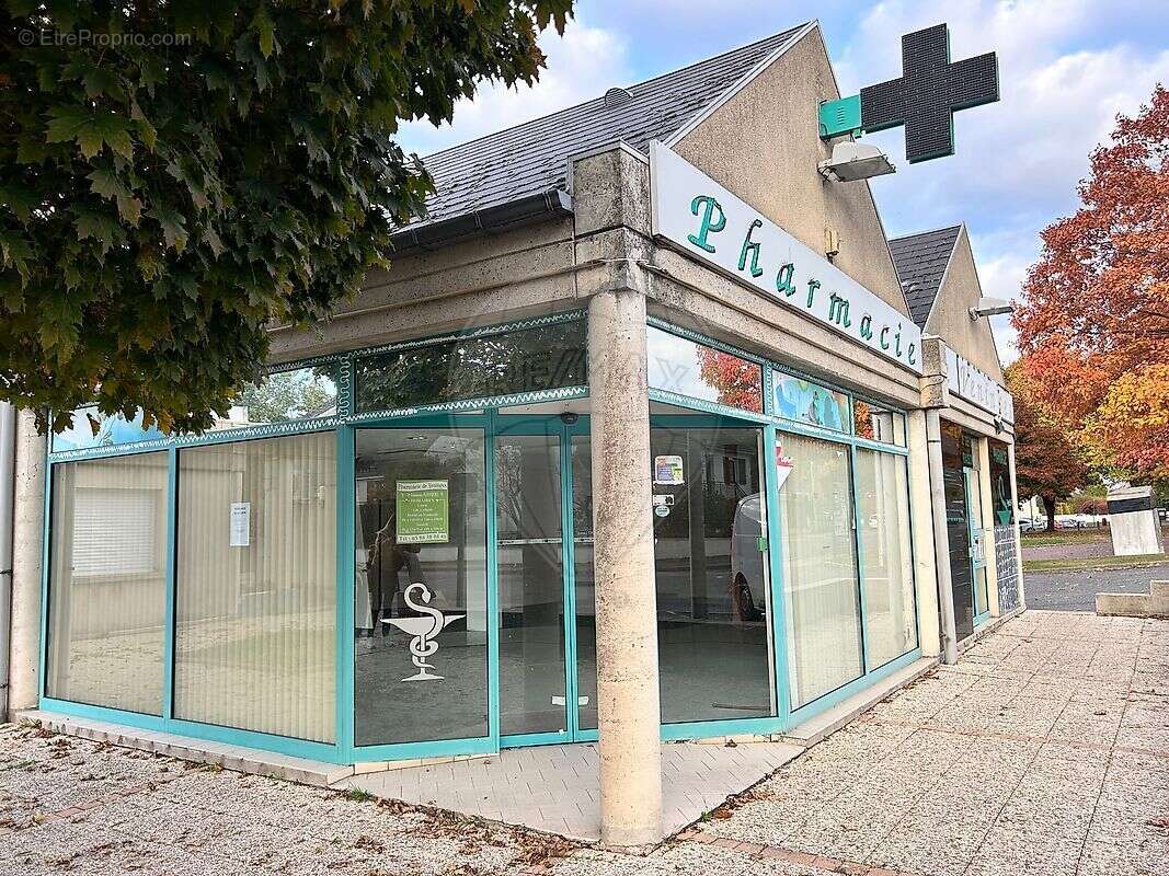 Commerce à VARENNES-VAUZELLES