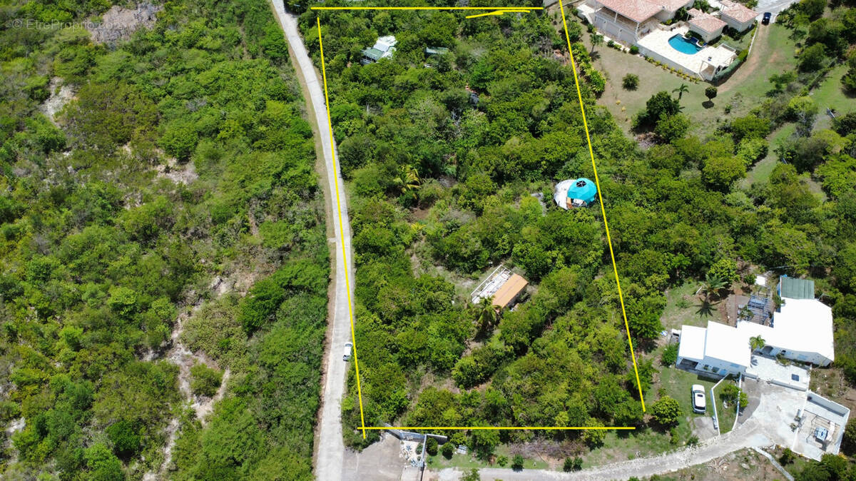 Terrain à SAINT-MARTIN