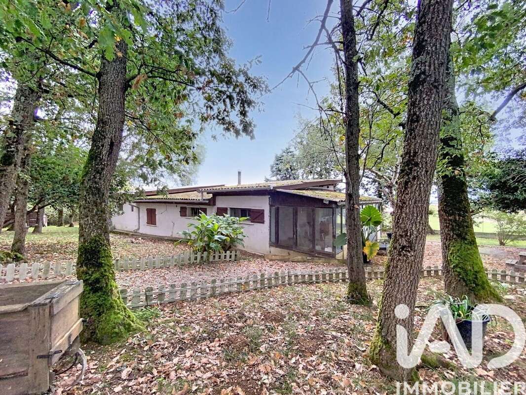 Photo 2 - Maison à LE BURGAUD