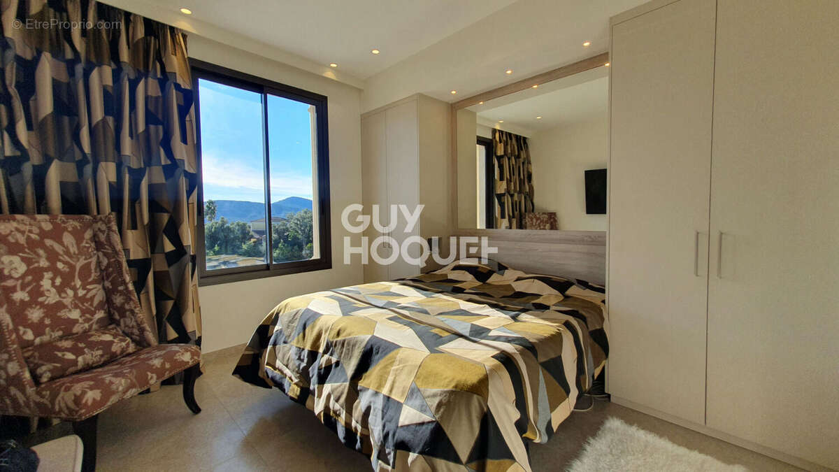 Maison à MANDELIEU-LA-NAPOULE