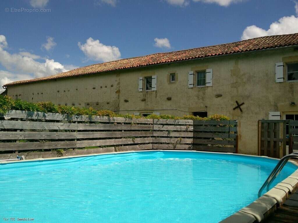 Maison à CHEF-BOUTONNE