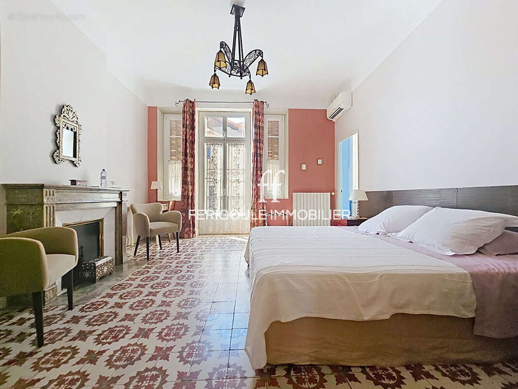 Avignon intra muros. Élégante demeure bourgeoise de caractère de 232 m² avec terrasse intimiste - photo 8