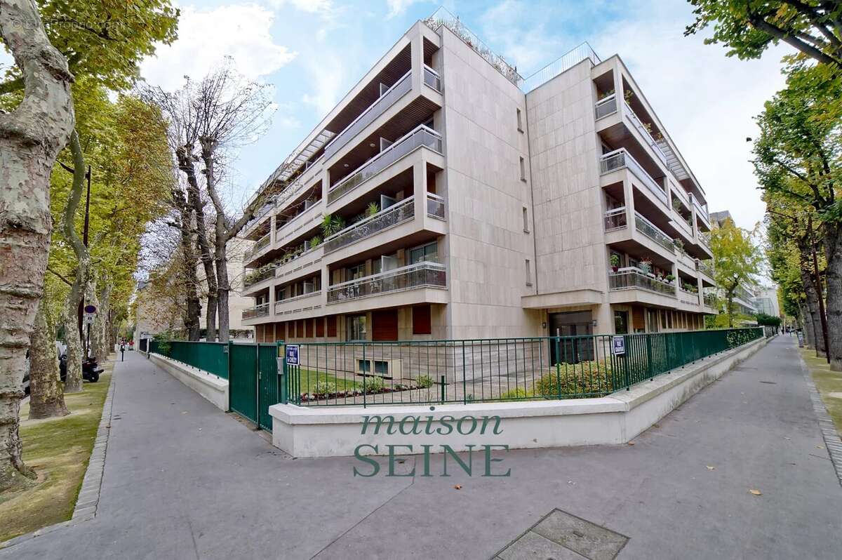 Appartement à NEUILLY-SUR-SEINE