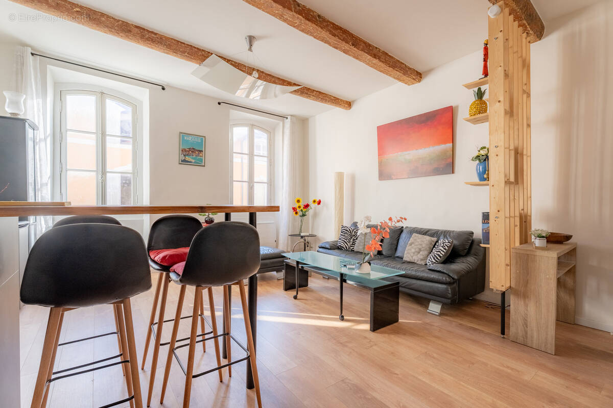 Appartement à MARSEILLE-1E