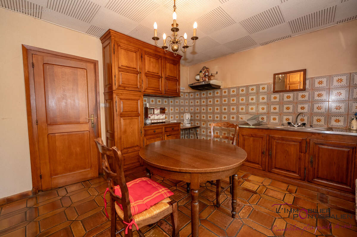 MAISON DE 208 m2 SUR 733 m2- Proche frontière - photo 12