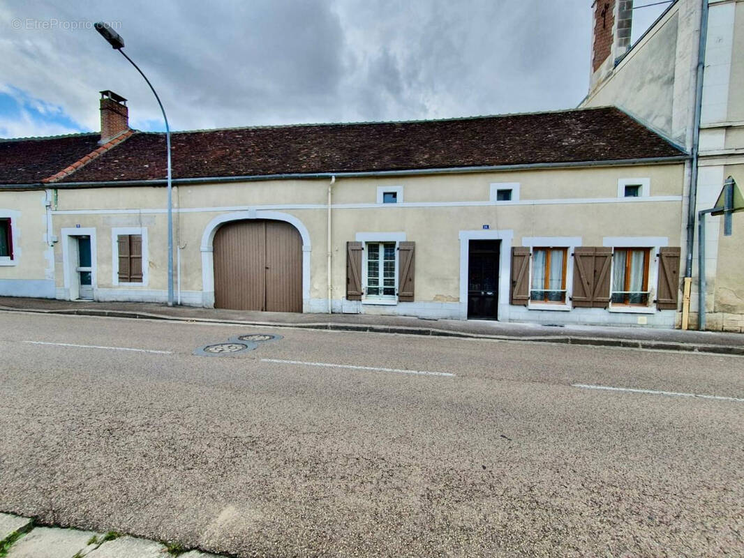 Maison à CHENY