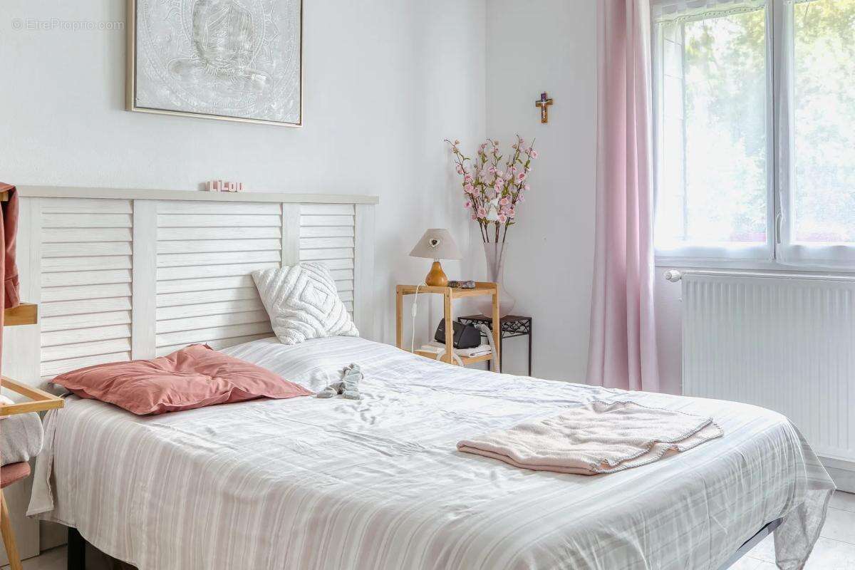 Appartement à LA RIVIERE-SAINT-SAUVEUR