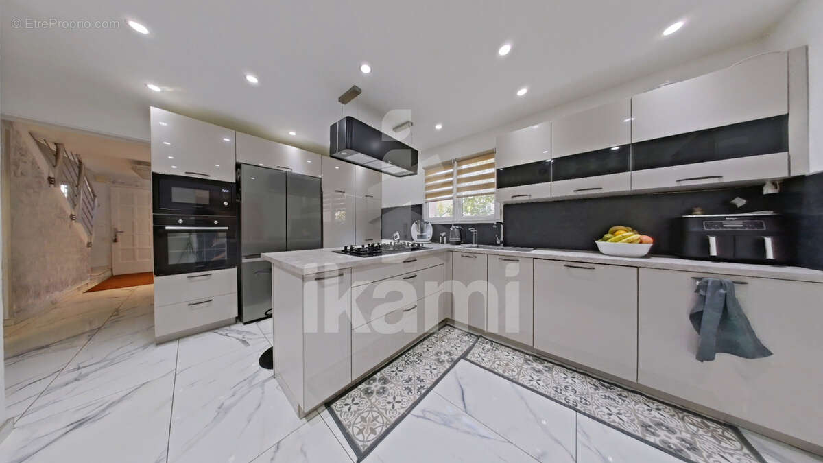 Maison à GILLY-SUR-ISERE