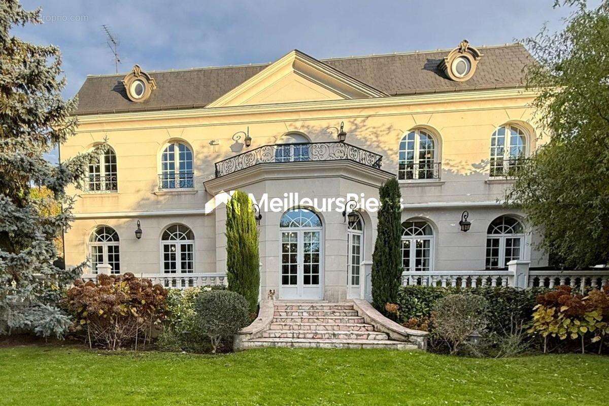 Maison à CHENNEVIERES-SUR-MARNE