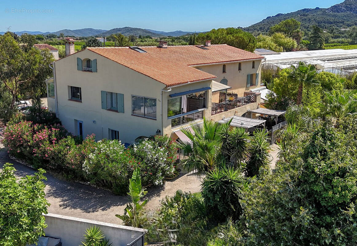 Appartement à LA CRAU