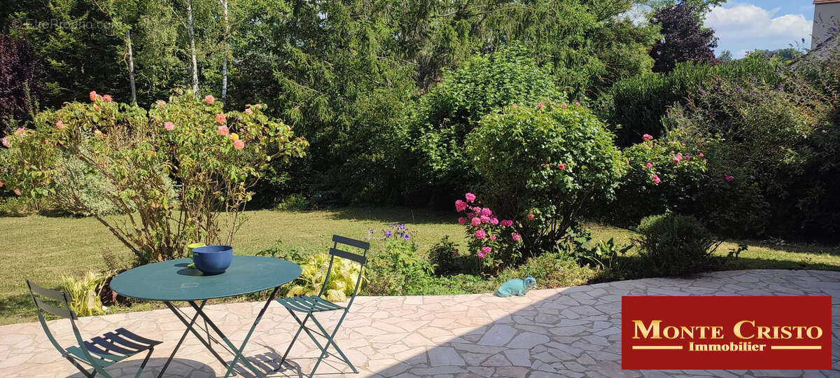 Maison 230 m² à Saint-Nom-La-Breteche  - photo 4