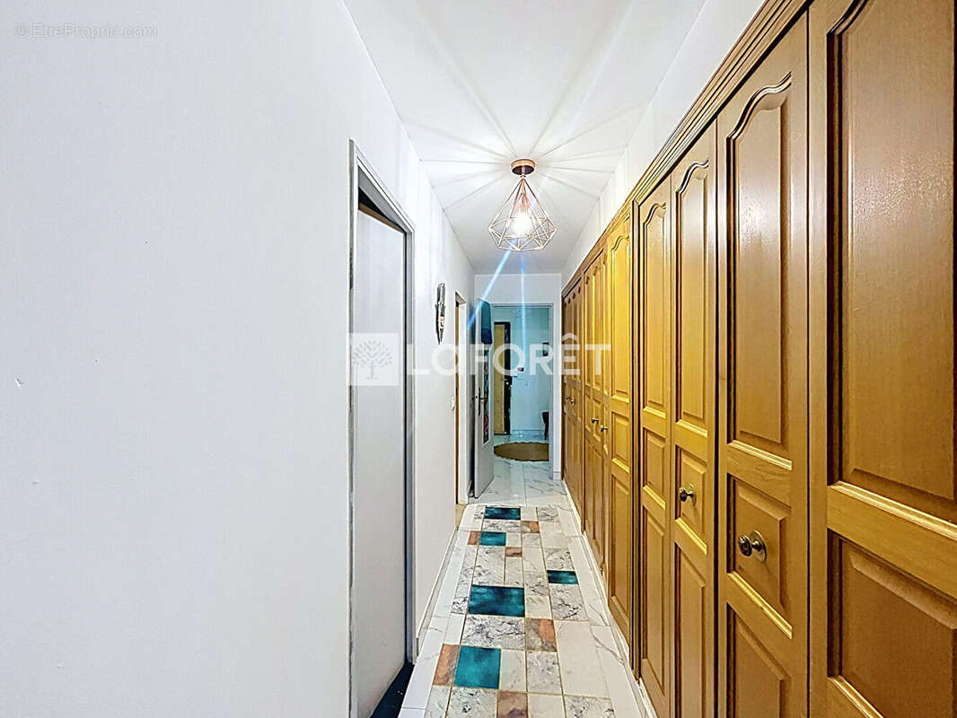 Appartement à MARSEILLE-4E