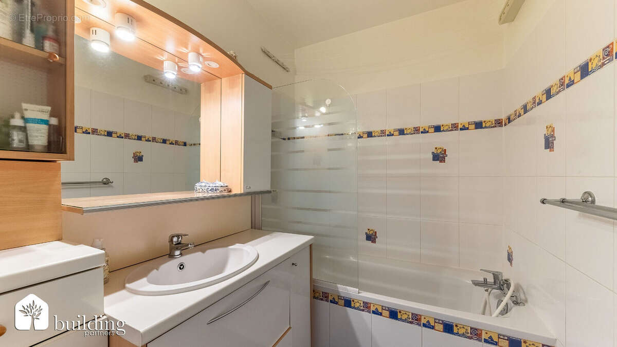 Appartement à COURBEVOIE