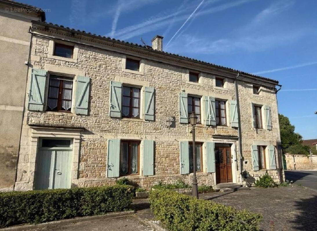 Maison à RUFFEC