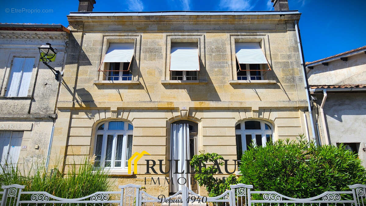 Maison de bourg en pierre de 168 m2 - 6 pièces - avec dépendance et jardin de 950 m2 proche Saint-André-de-Cub - photo 26