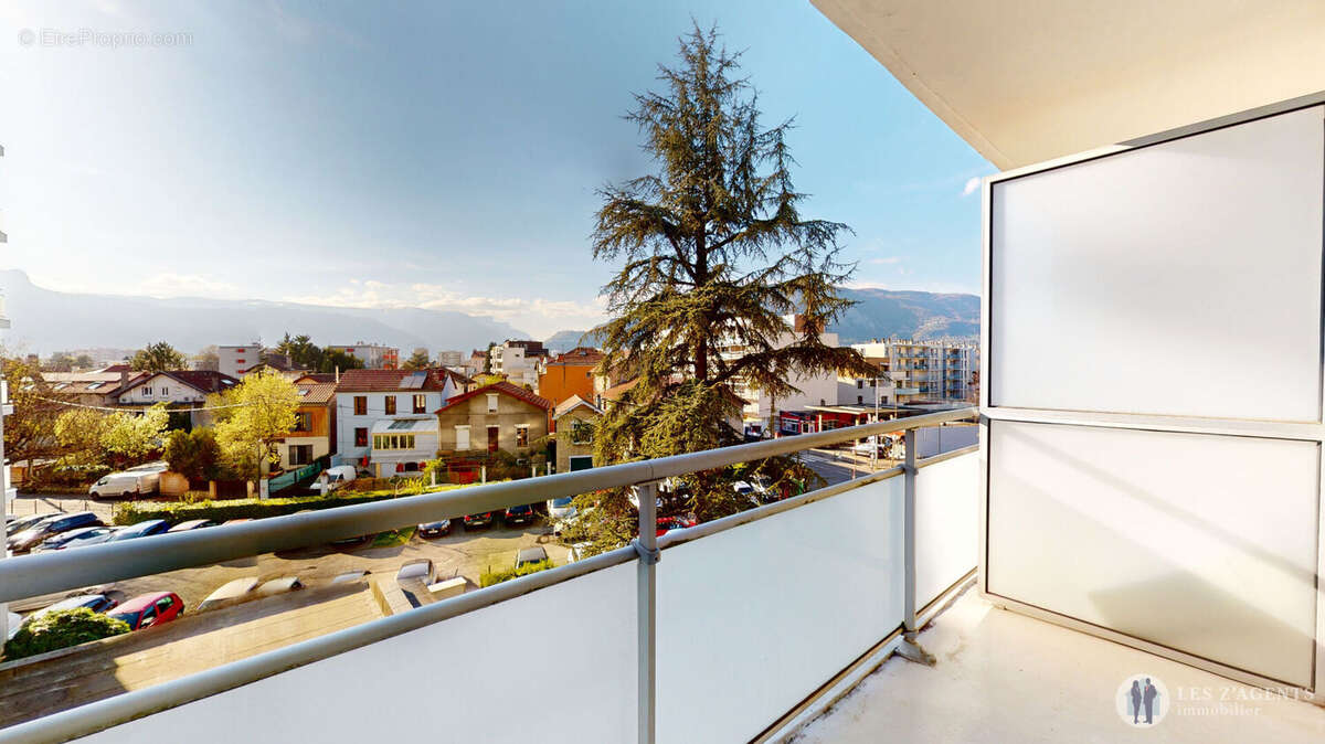 Appartement à SAINT-MARTIN-D'HERES