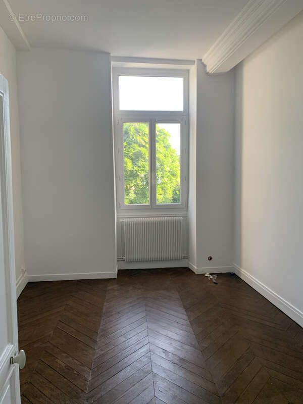 À vendre   Appartement 3 pièces de 57 m2   Orléans Sud, quartier Saint-Marceau - photo 4