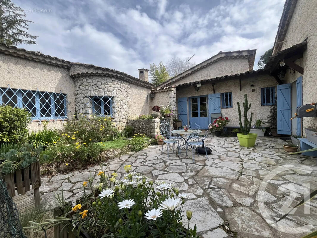 Maison à ROQUEFORT-LES-PINS