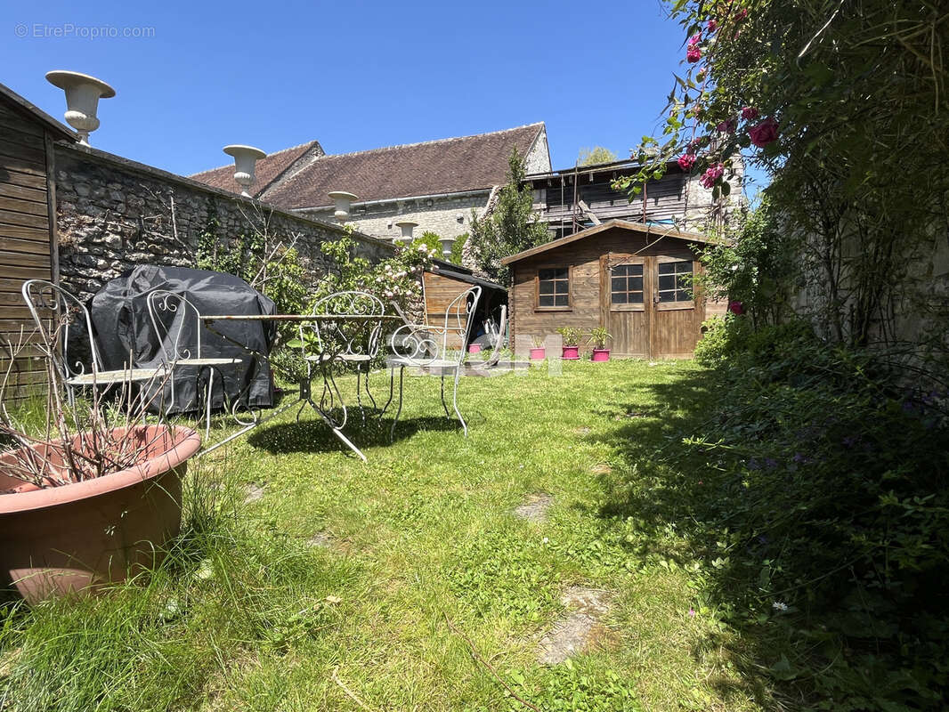 Maison à LA CHAPELLE-LA-REINE