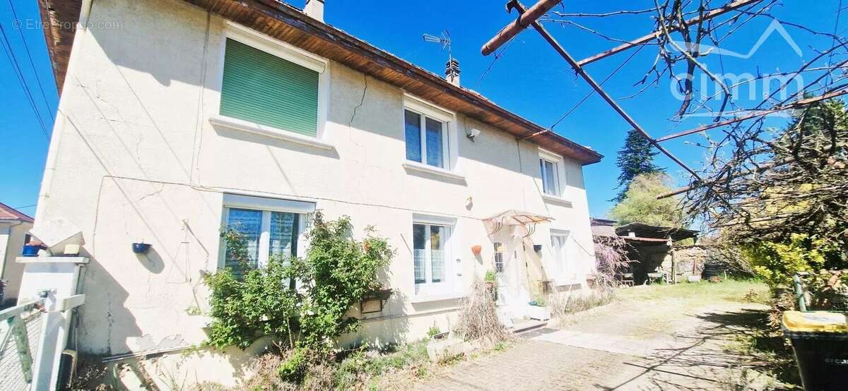 Maison à MONTAGNIEU