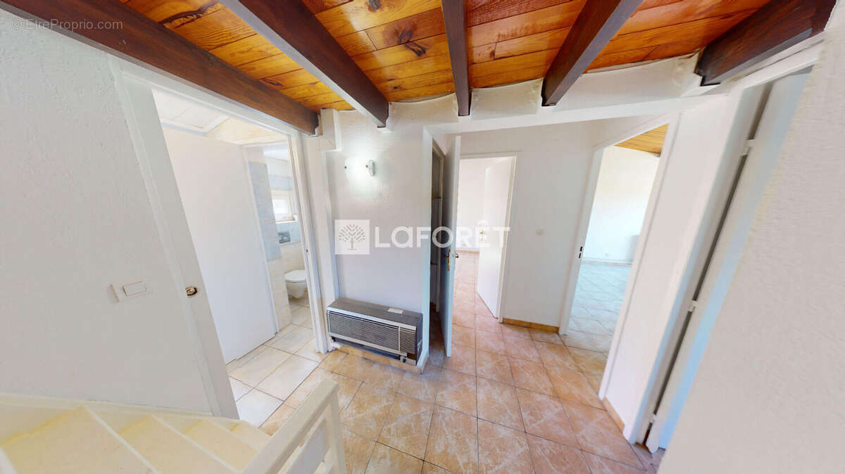 Appartement à LA FARE-LES-OLIVIERS