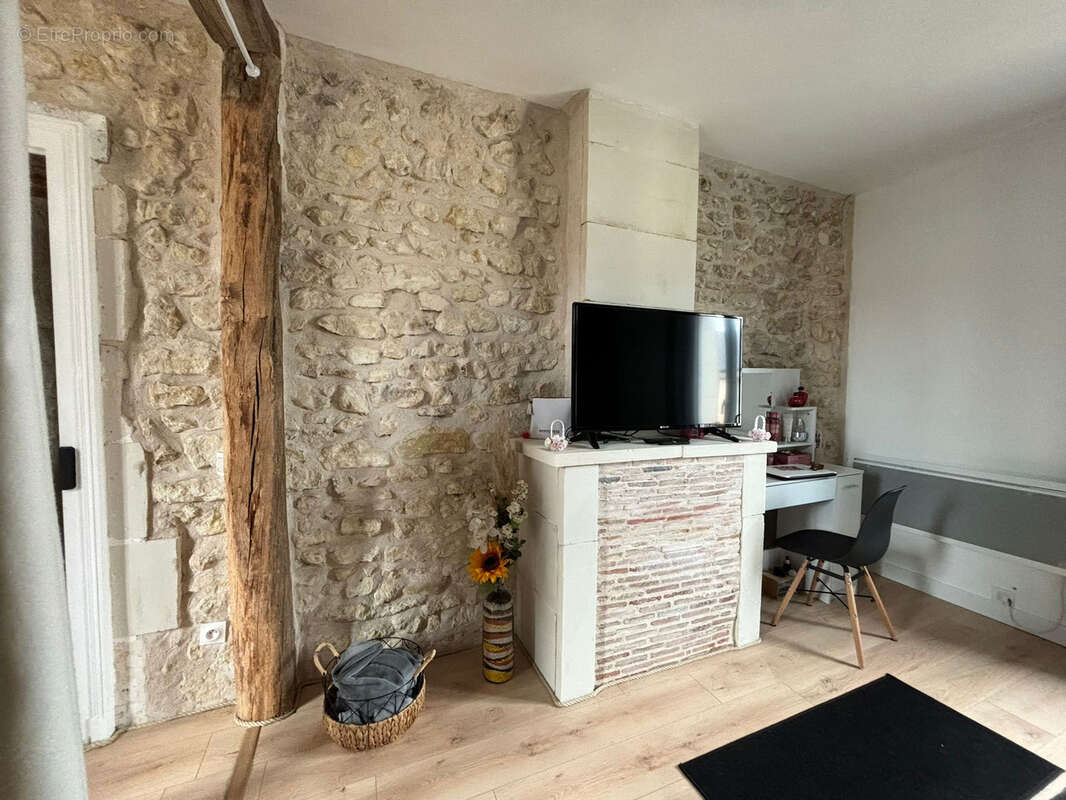 Maison à NOUANS-LES-FONTAINES