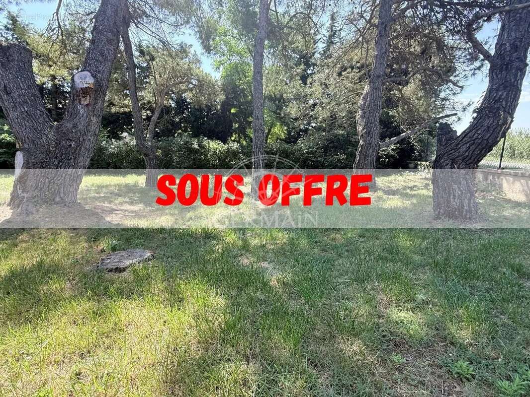 Terrain à L'ISLE-SUR-LA-SORGUE