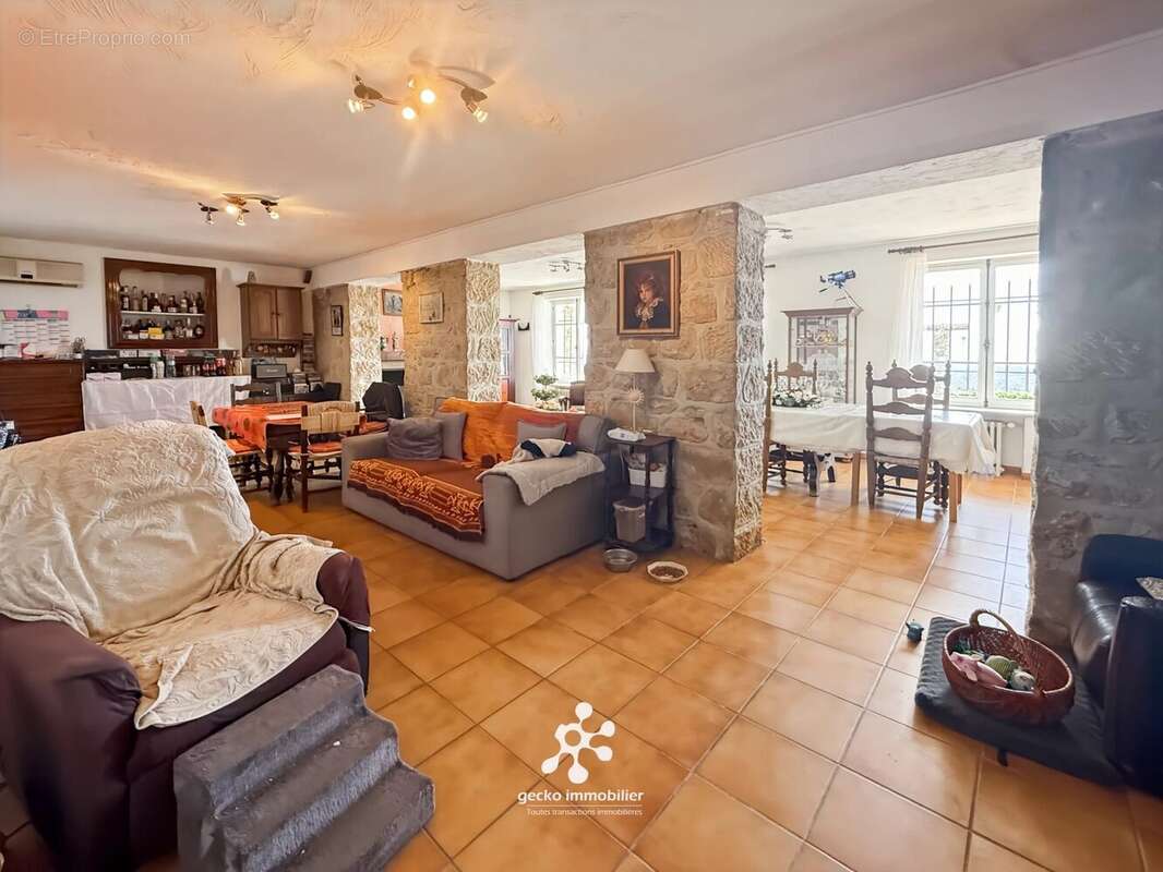 Maison à TOURRETTES-SUR-LOUP