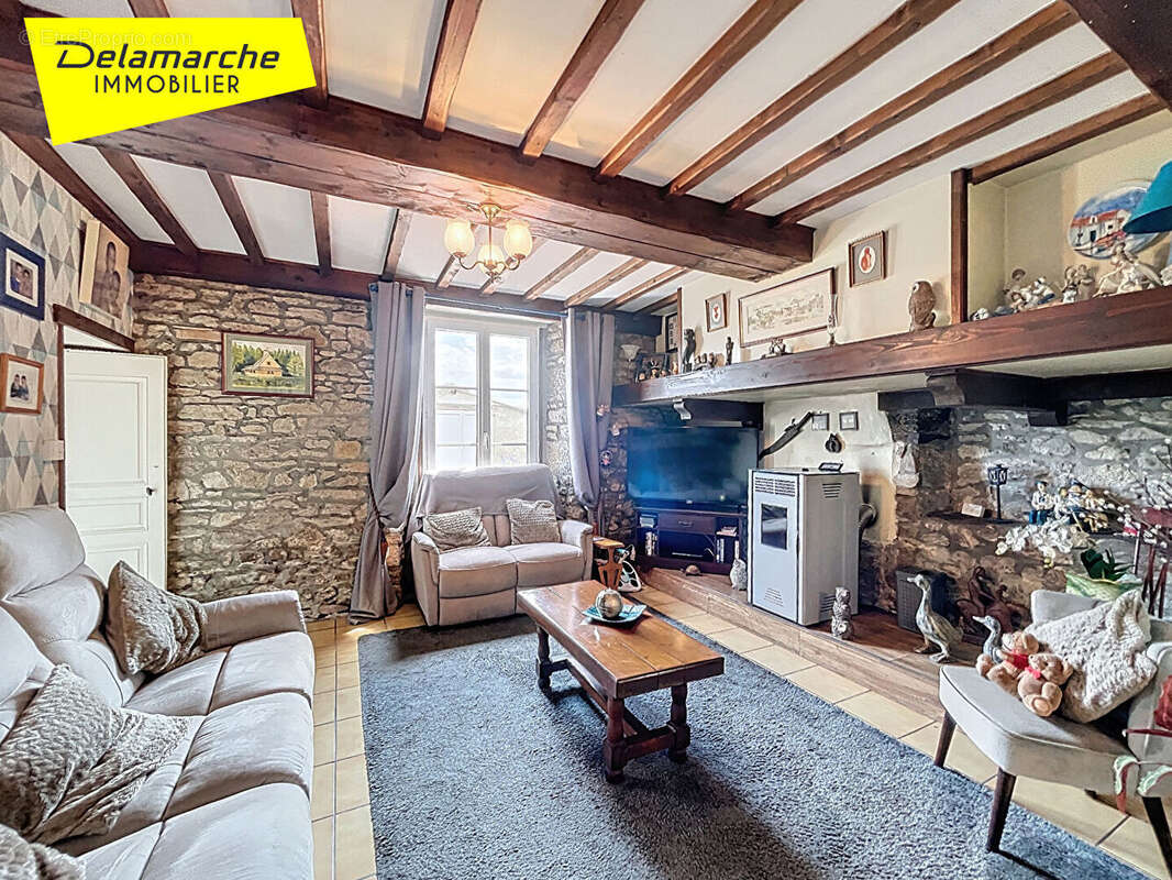 Maison à SAINT-MARTIN-DE-CENILLY