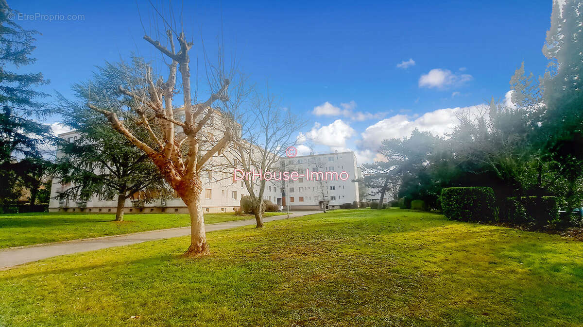 Appartement à LE PLESSIS-TREVISE