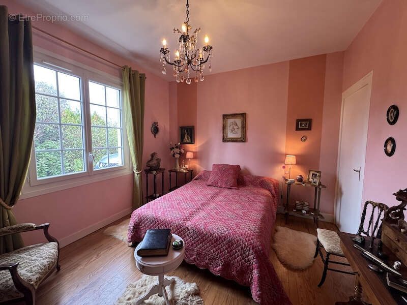 Maison à LES PEINTURES