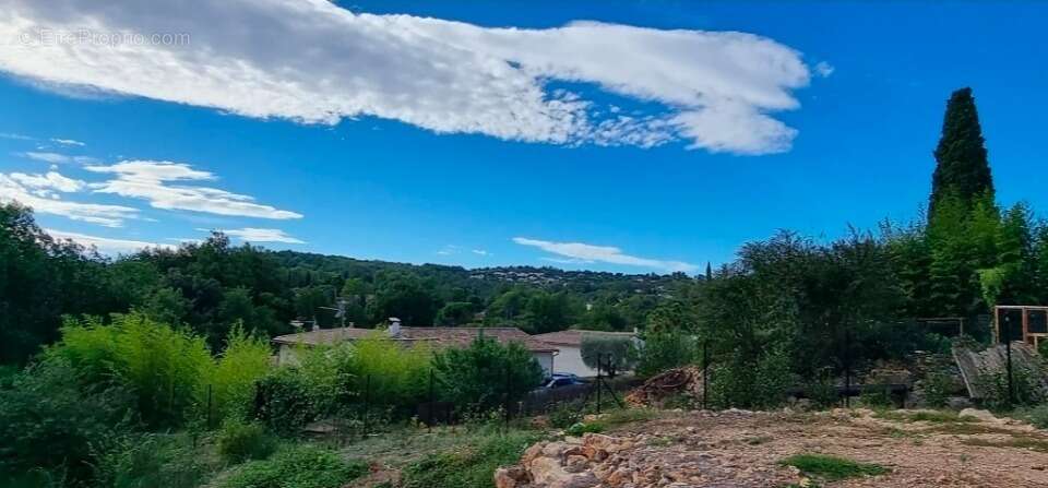 Terrain à PEYMEINADE