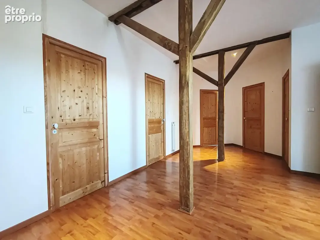 Corps de ferme 220 m2 et dépendances - photo 7