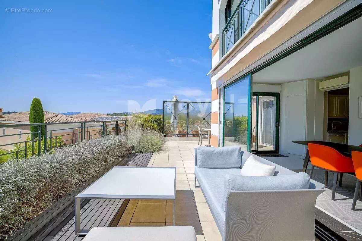 Appartement à MOUGINS