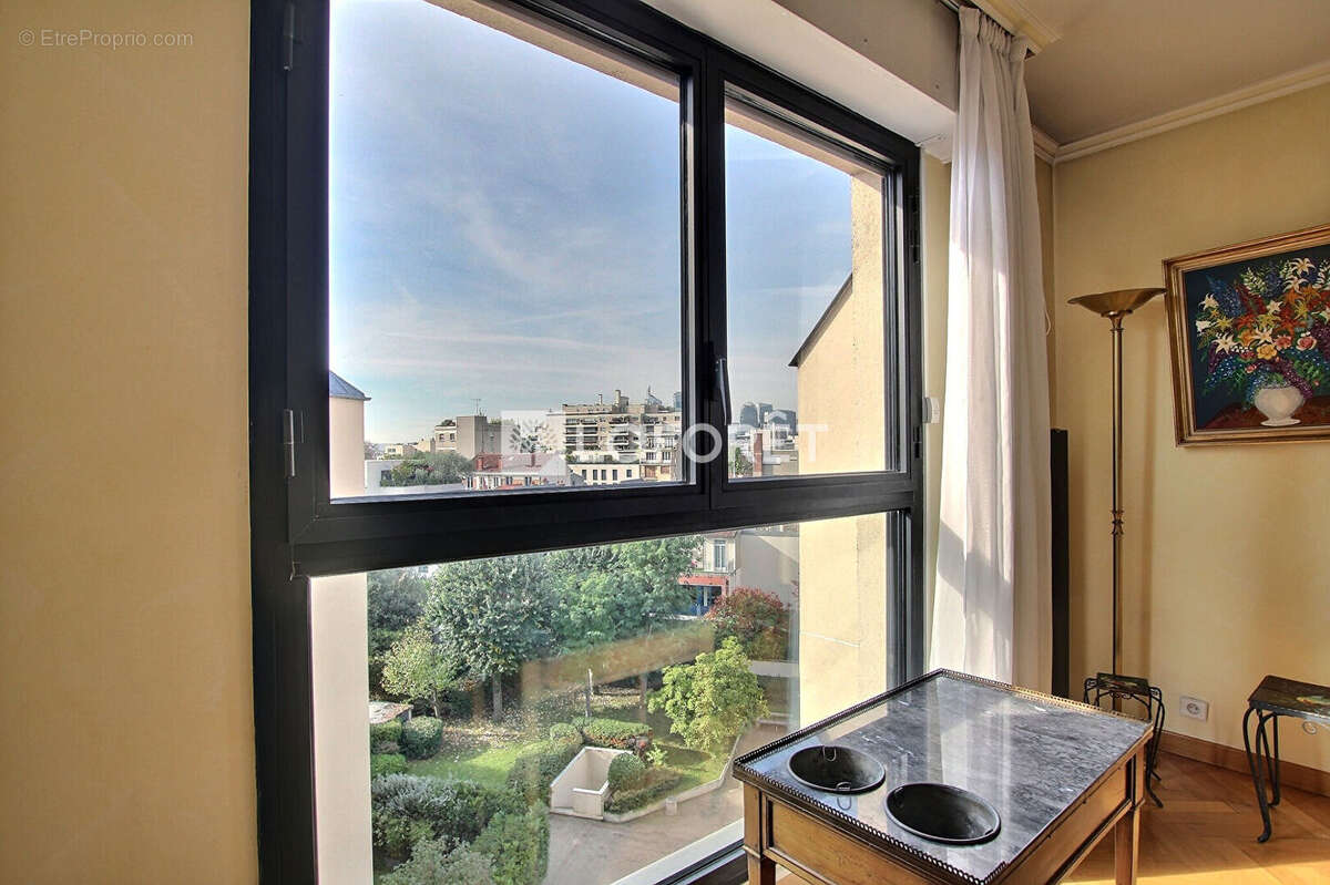 Appartement à COURBEVOIE