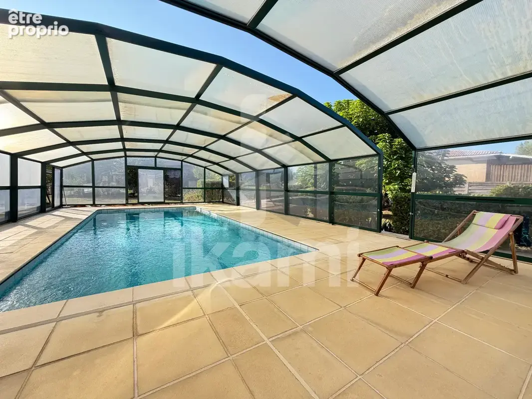 Coup de cœur assuré : Demeure de charme de 145 m2 avec piscine couverte sur plus de 1 900 m2 de terrain - photo 2