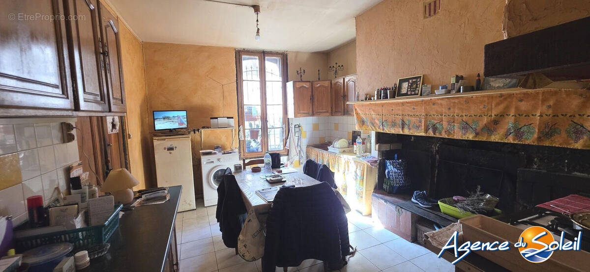 Maison à OPOUL-PERILLOS